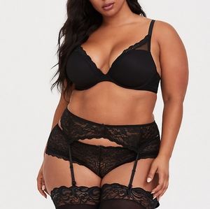 Torrid New plus sz 3x- 4x BLACK LACE GARTER BELT